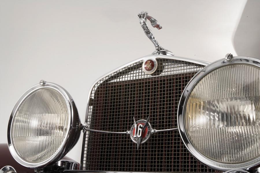  Cadillac Series 452 V16 Convertible Coupe by Fleetwood 1930 года  (фото 6 из 21)